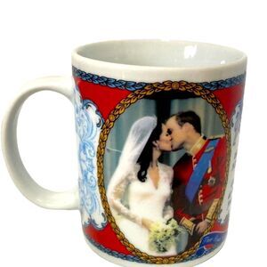 ROYAL WEDDING Prince William Kissing Catherine Kate Middleton Commemorative Mug